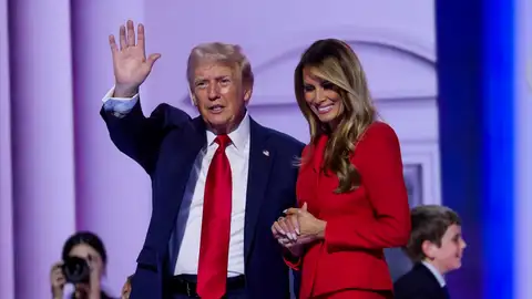 Donald Trump y Melania Trump durante la convención republicana en Estados Unidos Trump acepta su nominación y llama a la unidad: "Me presento a presidente para todo EEUU, no sólo la mitad"