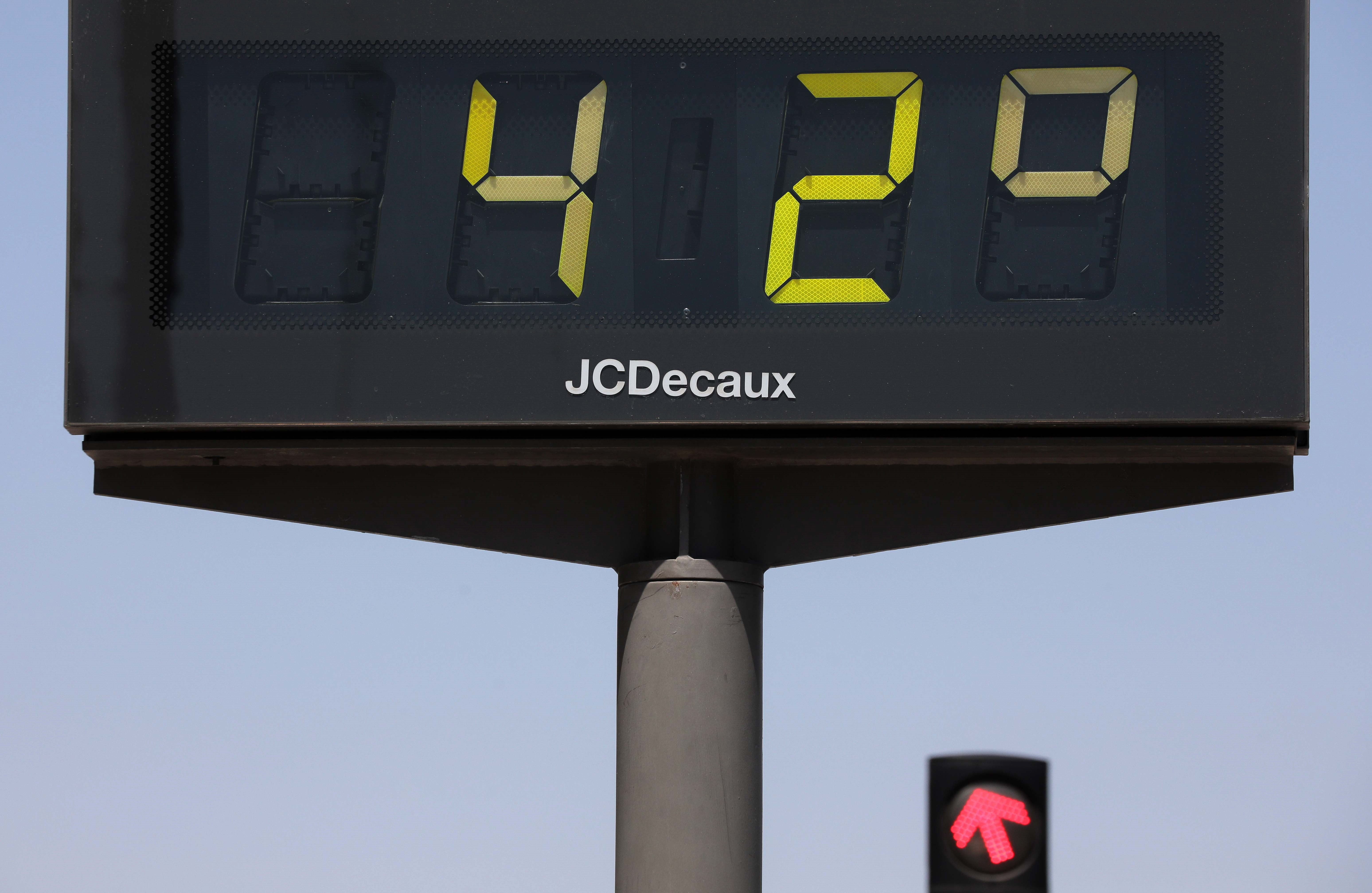 Sanidad activa el nivel rojo por altas temperaturas en 155 municipios de 14 comarcas de la Comunitat Valenciana Sanidad activa el nivel rojo por altas temperaturas en 155 municipios de 14 comarcas de la Comunitat Valenciana