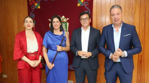 Davinia Falcón, de Avesan-CC y con los votos del PSOE gana la moción de censura contra Alexis Ramos, de Unión Veguera y se convierte en la nueva alcaldesa de San Mateo, Gran Canaria. Davinia Falcón, de Avesan-CC y con los votos del PSOE gana la moción de censura contra Alexis Ramos, de Unión Veguera y se convierte en la nueva alcaldesa de San Mateo, Gran Canaria.