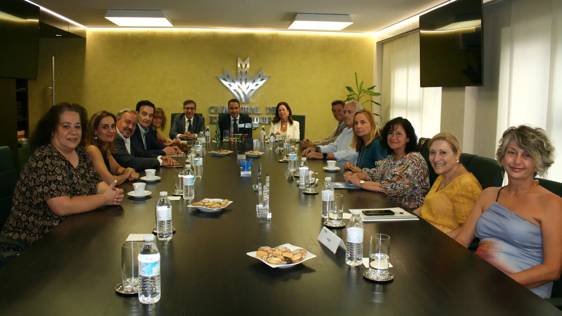 Caja Rural de Extremadura trabaja con el tercer sector para impulsar el empleo de personas con discapacidad Caja Rural de Extremadura trabaja con el tercer sector para impulsar el empleo de personas con discapacidad