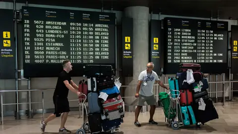Imagen de archivo del aeropuerto de Manises de Valencia. Imagen de archivo del aeropuerto de Manises de Valencia. EFE/Biel Aliño/Archivo