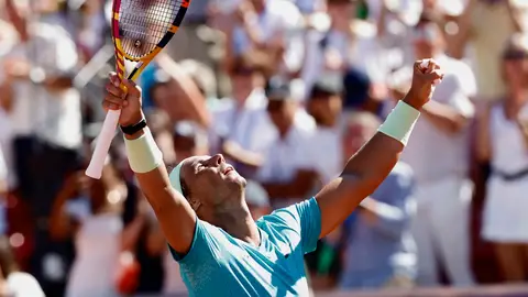 Imagen de Rafa Nadal tras ganar un partido Nadal remonta a Ajdukovic y vuelve a una final más de dos años después