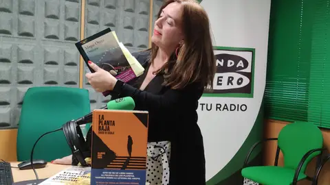 Mercedes Corbillón y sus lecturas en la maleta Un alto en el camino