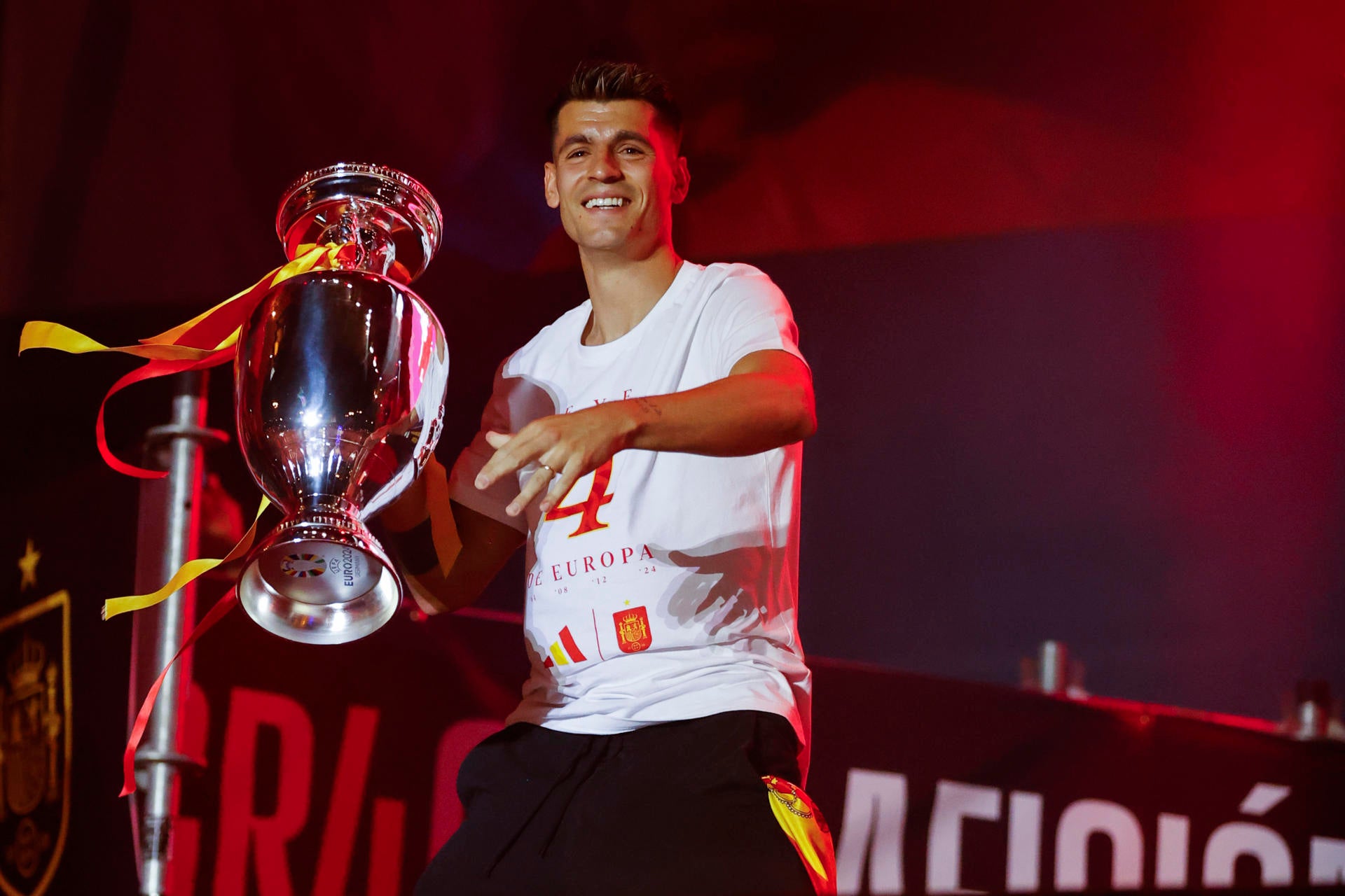 Rodri y Morata, sancionados con un partido por el cántico 'Gibraltar es español' Rodri y Morata, sancionados con un partido por el cántico 'Gibraltar es español'