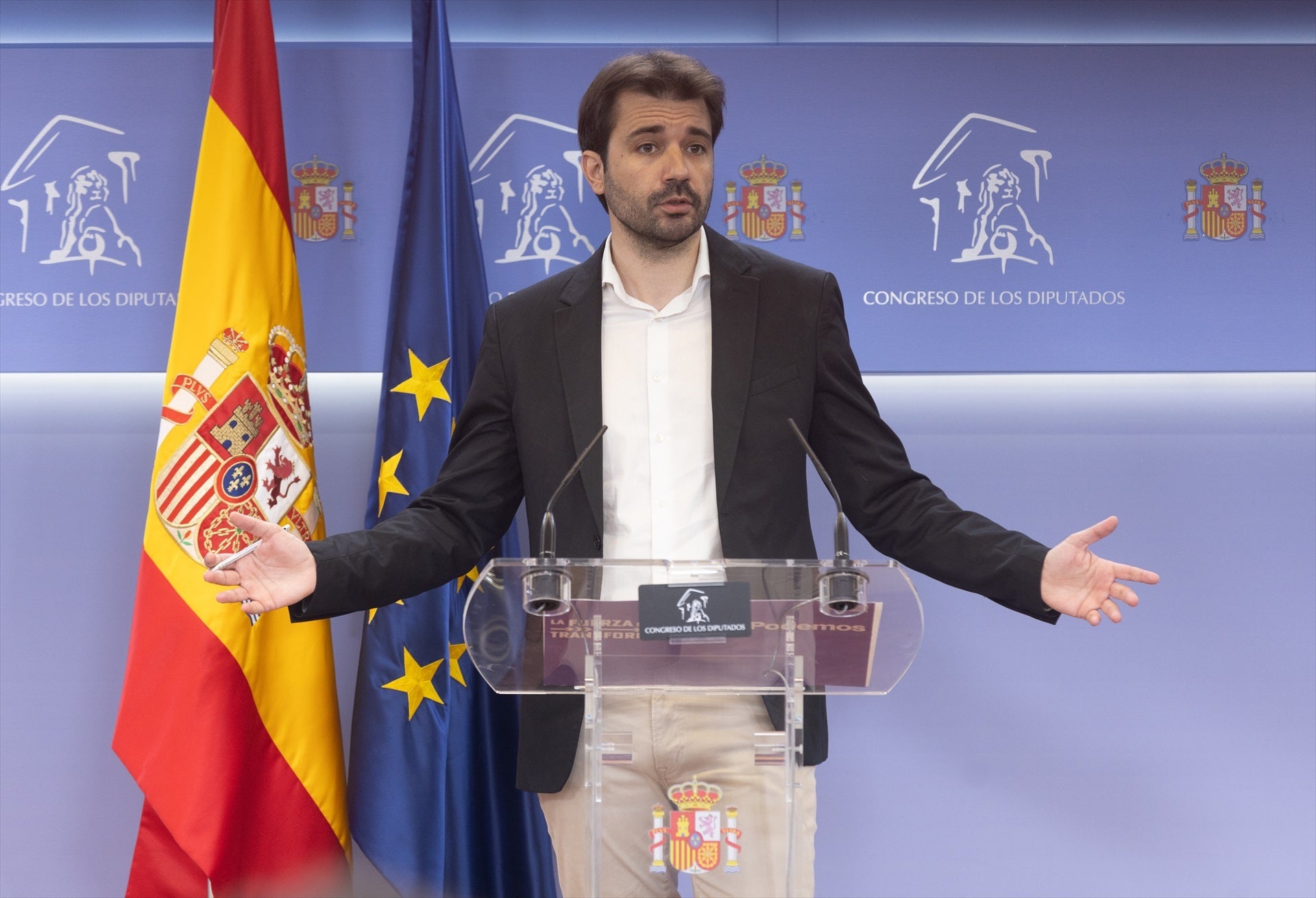 Podemos critica la "tomadura de pelo" de Sánchez en regeneración y la "reformita" de la Ley Mordaza Podemos critica la "tomadura de pelo" de Sánchez en regeneración y la "reformita" de la Ley Mordaza