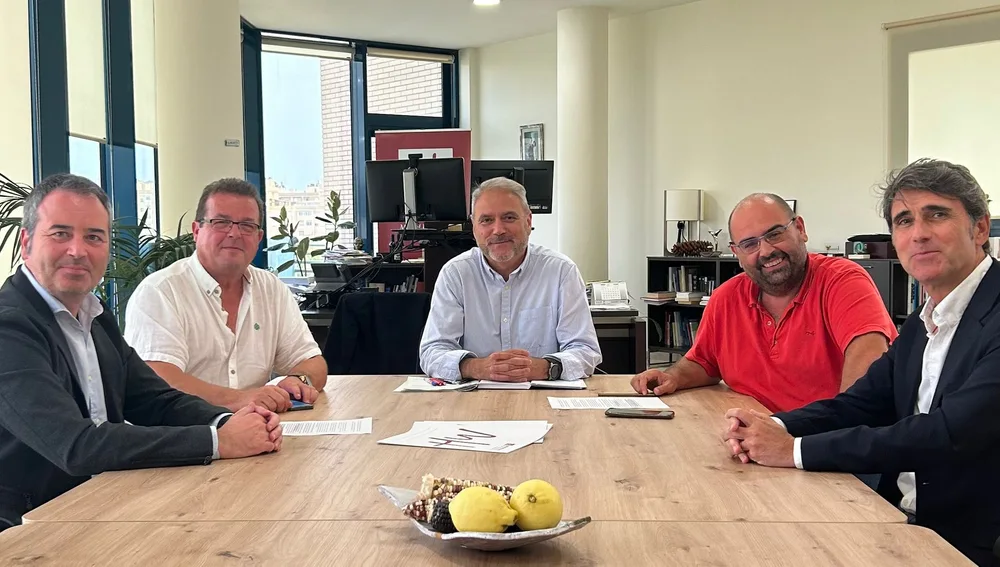 Acto de la firma del convenio entre la UMH de Elche, la UPV y el CSIC. Acto de la firma del convenio entre la UMH de Elche, la UPV y el CSIC.