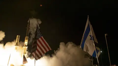 Al menos tres muertos por el ataque israelí contra Al Hodeida, denuncian los hutíes Al menos tres muertos por el ataque israelí contra Al Hodeida, denuncian los hutíes