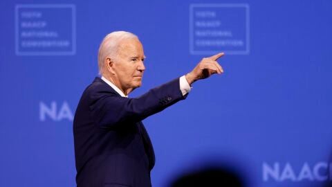 El presidente estadounidense Joe Biden sale despu&eacute;s de hablar durante la 115&ordf; Convenci&oacute;n Nacional de la NAACP en Las Vegas, Nevada, Estados Unidos, el 16 de julio de 2024. 
