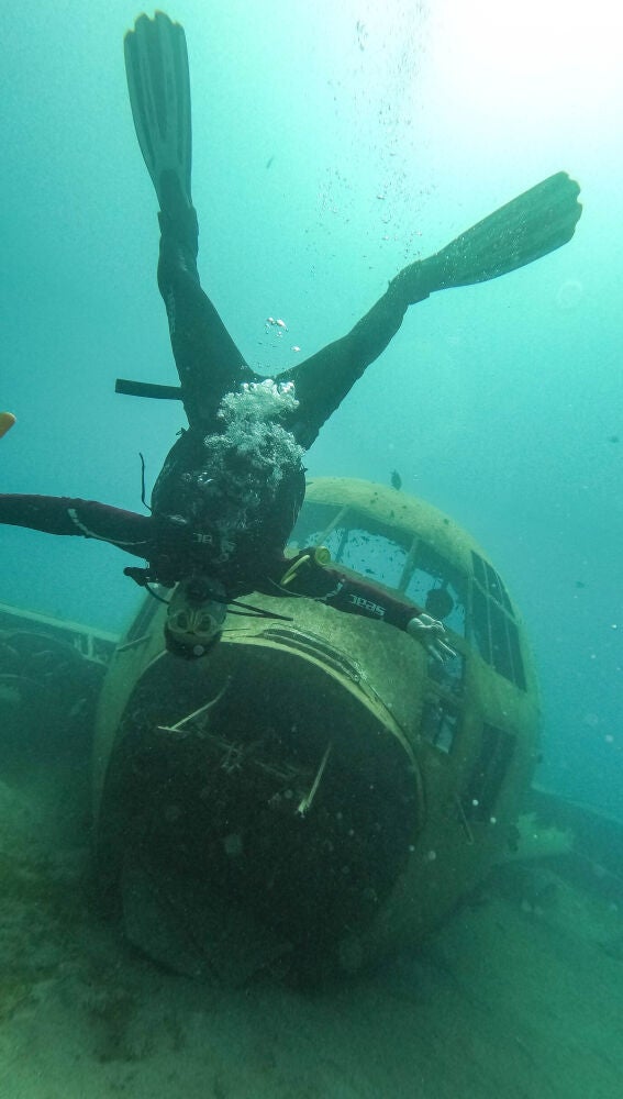 Buceando en el Hércules C130 jordano