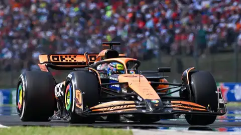 Oscar Piastri, en una imagen durante el Gran Premio de Hungría Piastri se aprovecha de la lucha Verstappen-Norris y logra en Hungría su primera victoria