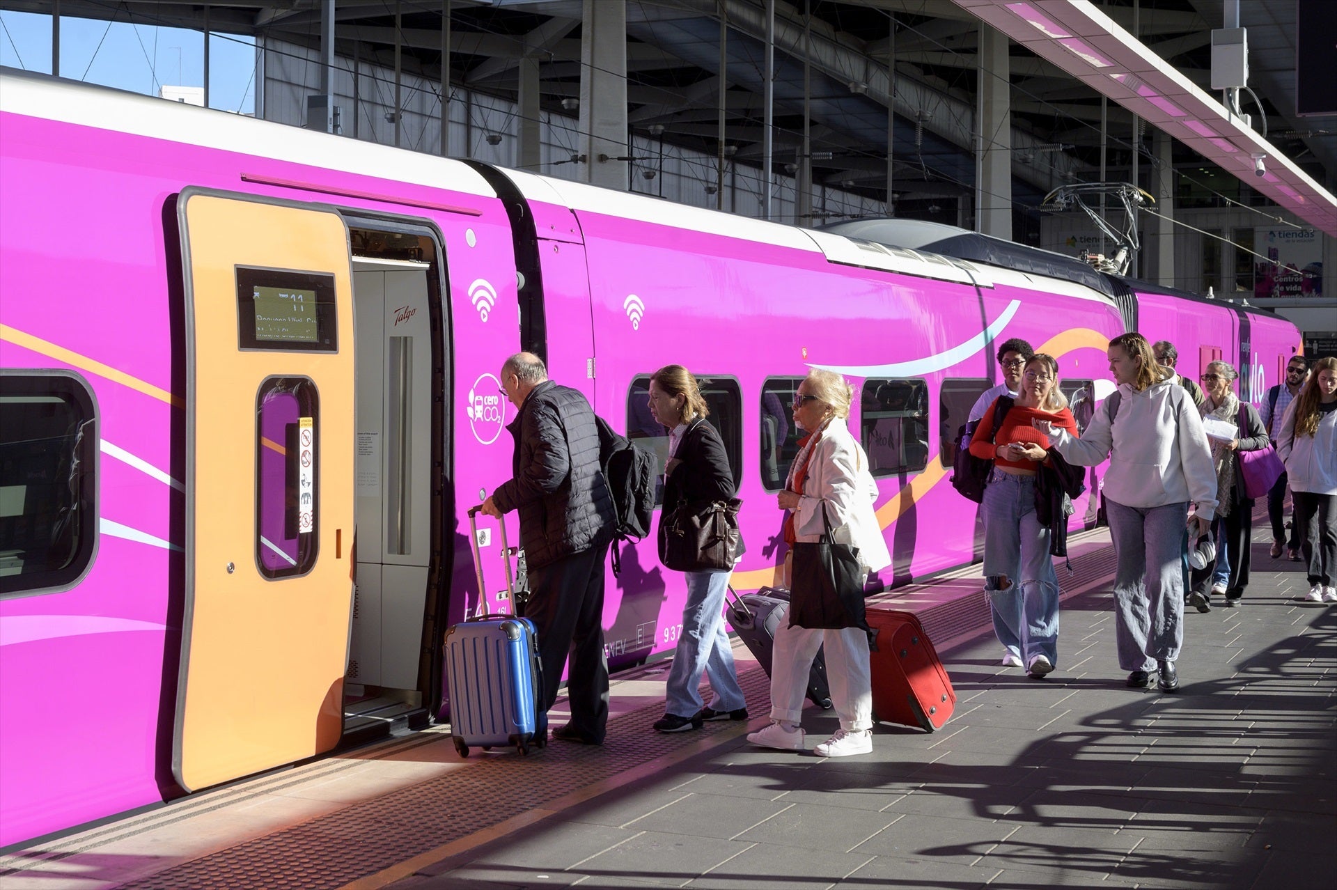 Renfe estrena los trenes Avlo a Galicia con billetes desde 7 euros Renfe estrena los trenes Avlo a Galicia con billetes desde 7 euros