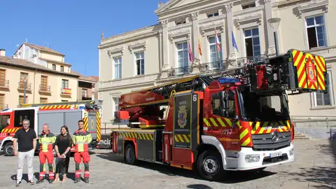Una Bomba Urbana Ligera y una Autoescala modernizan la flota de vehículos del Servicio de Bomberos de Palencia .