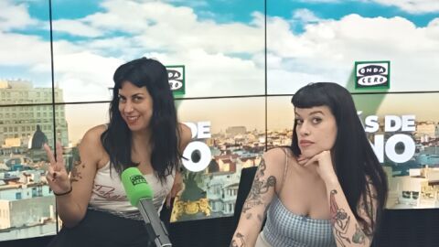 Laura (guitarrista y voz) y S&uacute;percarmen (baterista y voz) de Tiburona