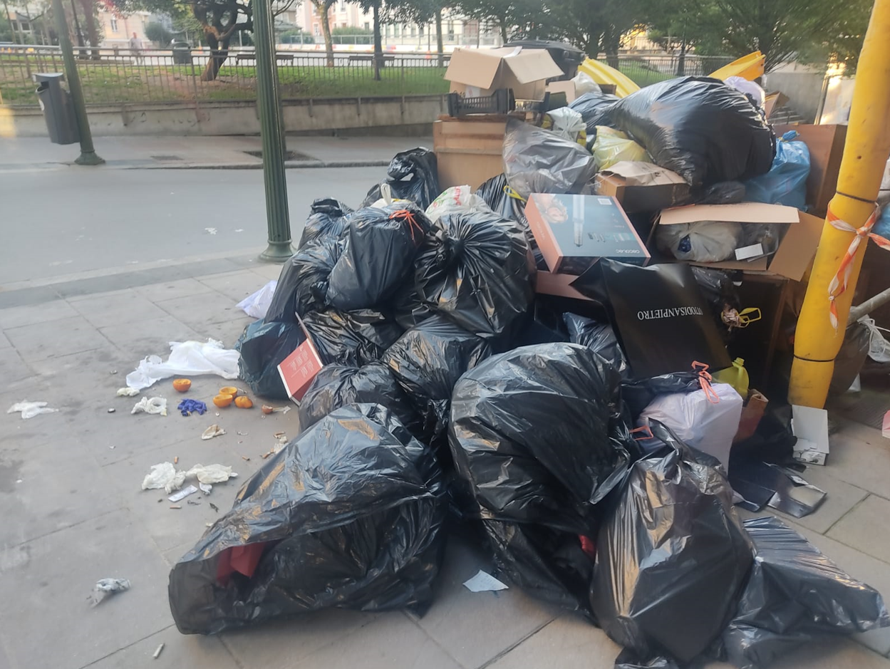 El Ayuntamiento de A Coruña declara la emergencia sanitaria por la huelga de basuras El Ayuntamiento de A Coruña declara la emergencia sanitaria por la huelga de basuras