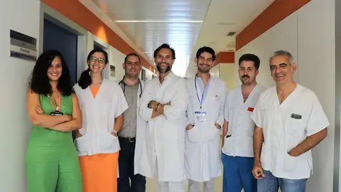 Equipo de oncología: De izquierda a derecha Dra. Sausan Sayed, directora médica, Dra. Blanca Sánchez, Dr. Urbicio Pérez, Dr. Carlos Rodríguez Franco, jefe de Oncología médica, Dr. Julio David Linares y Dr. Manel Deiros, subdirector quirúrgico de asef. Equipo de oncología: De izquierda a derecha Dra. Sausan Sayed, directora médica, Dra. Blanca Sánchez, Dr. Urbicio Pérez, Dr. Carlos Rodríguez Franco, jefe de Oncología médica, Dr. Julio David Linares y Dr. Manel Deiros, subdirector quirúrgico de asef.