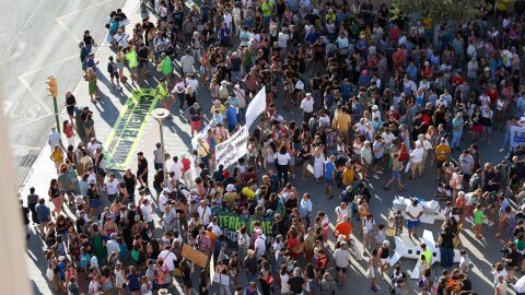 Más de 20.000 personas se manifiestan en Palma por otro modelo turístico