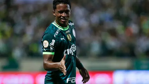 BARUERI, BRASIL - 11 DE NOVIEMBRE: Endrick del Palmeiras celebra después de anotar el segundo gol de su equipo durante el partido entre Palmeiras e Internacional como parte de la Serie A del Brasileirao 2023 en el Arena Barueri el 11 de noviembre de 2023 en Barueri, Brasil. (Foto de Ricardo Moreira/Getty Images) BARUERI, BRASIL - 11 DE NOVIEMBRE: Endrick del Palmeiras celebra después de anotar el segundo gol de su equipo durante el partido entre Palmeiras e Internacional como parte de la Serie A del Brasileirao 2023 en el Arena Barueri el 11 de noviembre de 2023 en Barueri, Brasil. (Foto de Ricardo Moreira/Getty Images)