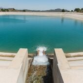 Imagen de archivo del embalse del Rollo de Aspe, infraestructura del trasvase Júcar-Vinalopó.