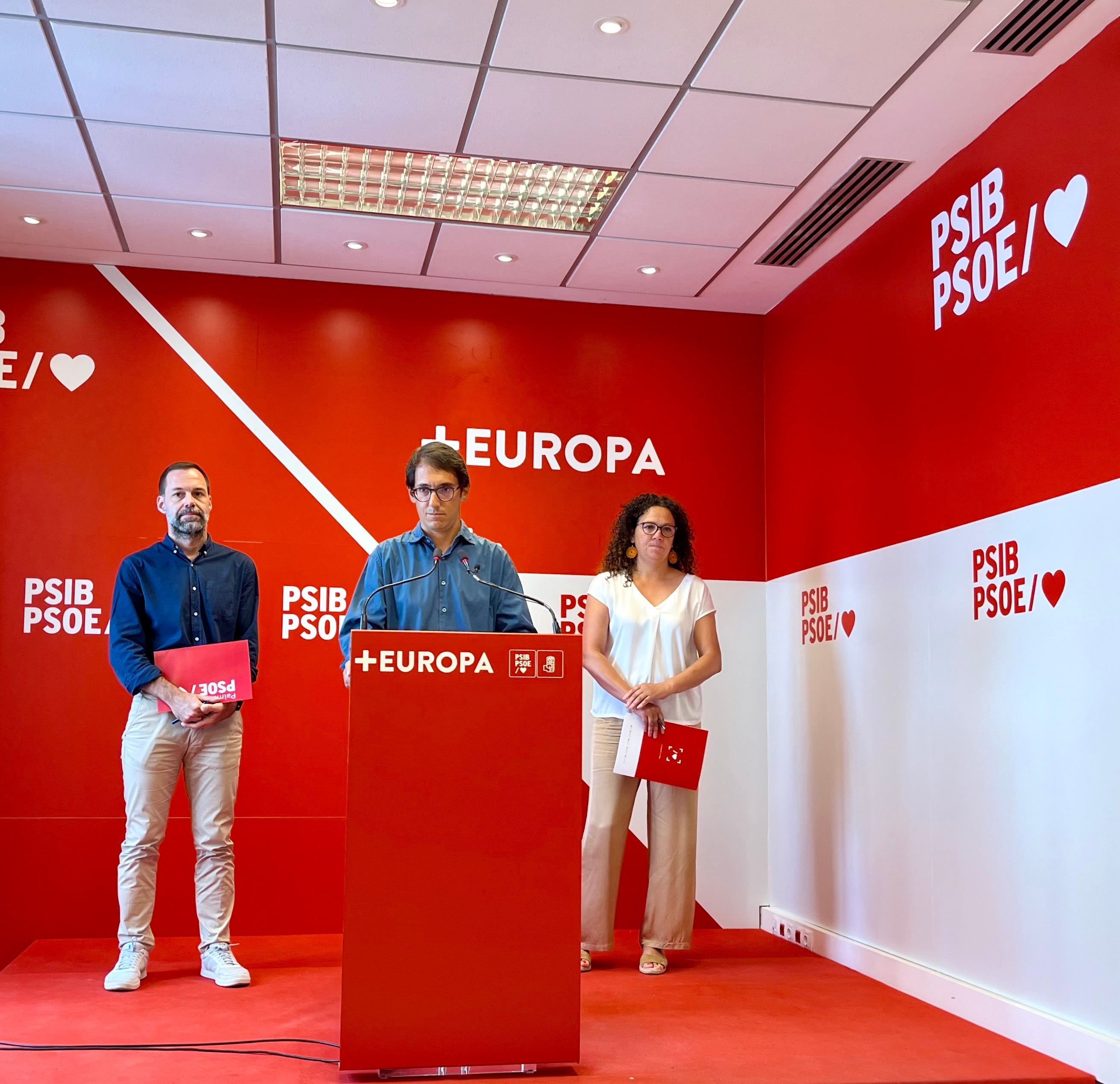 El PSIB exige "medidas urgentes y no estudios" para el cambio de modelo turístico en Baleares El PSIB exige "medidas urgentes y no estudios" para el cambio de modelo turístico en Baleares