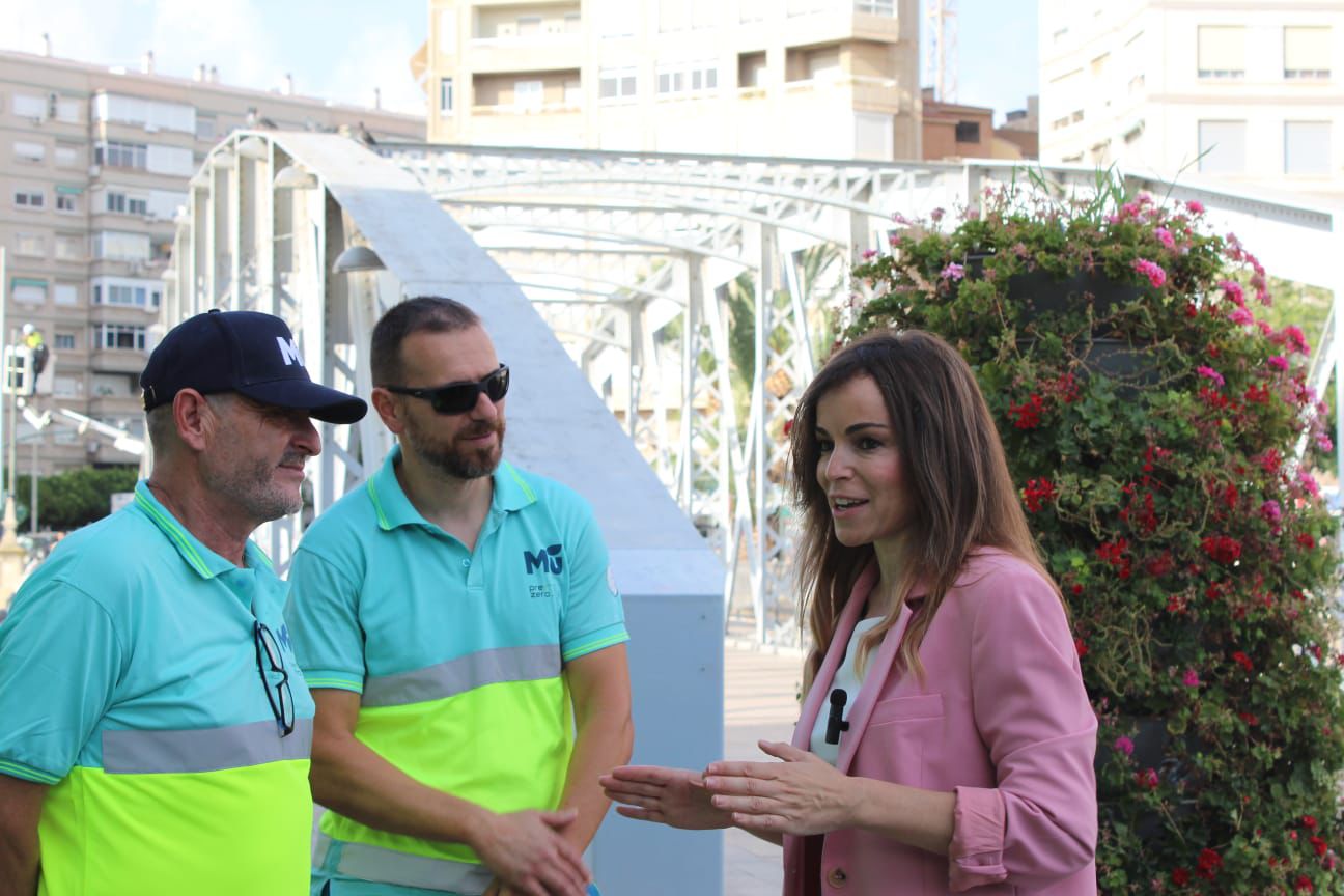 Acción extraordinarias de retirada de enseres y voluminosos del Ayuntamiento de Murcia Acción extraordinarias de retirada de enseres y voluminosos del Ayuntamiento de Murcia