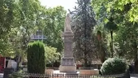 El Gobierno declara Lugar de Memoria Democrática el monumento a Mariana Pineda Monumento a Mariana Pineda