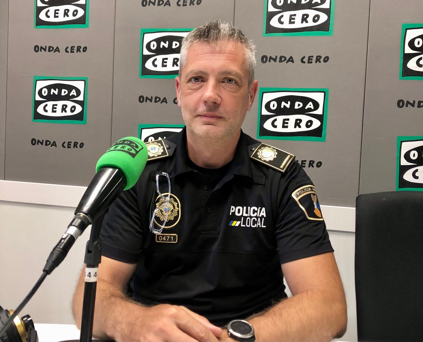 Enrique Tortosa, portavoz Policía Local de Benidorm, nos alerta para evitar ser víctimas de fraudes o hurtos Enrique Tortosa, portavoz Policía Local de Benidorm, nos alerta para evitar ser víctimas de fraudes o hurtos