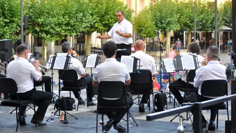 El concierto de ‘La Cacería’ regresa a la plaza de San Francisco de la mano de la Banda Municipal de Música .
