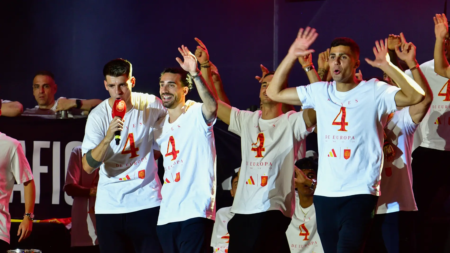 Álvaro Morata y Marc Cucurella durante la celebración de la victoria en la Eurocopa de la selección española de fútbol, a 15 de julio de 2024, en Madrid (España) Álvaro Morata y Marc Cucurella durante la celebración de la victoria en la Eurocopa de la selección española de fútbol, a 15 de julio de 2024, en Madrid (España)