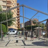 Montaje de la carpa de una compañía festera 