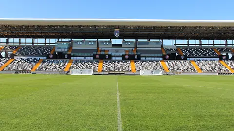 El Móstoles se queda con la plaza en 2ª RFEF y el Badajoz saldrá a competir finalmente en 3ª RFEF El Móstoles se queda con la plaza en 2ª RFEF y el Badajoz saldrá a competir finalmente en 3ª RFEF