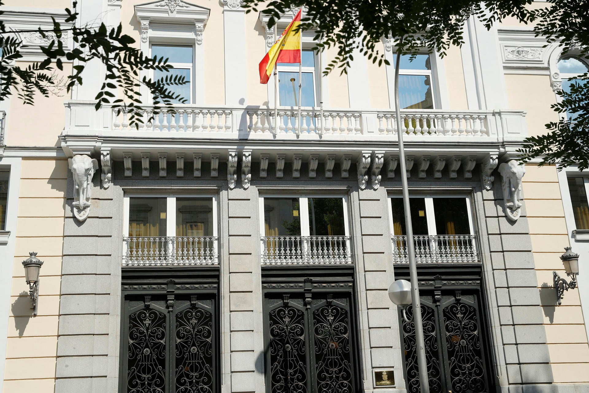 El Congreso elige sin sorpresas a los diez vocales para el CGPJ tras el pacto entre PSOE y PP El Congreso elige sin sorpresas a los diez vocales para el CGPJ tras el pacto entre PSOE y PP