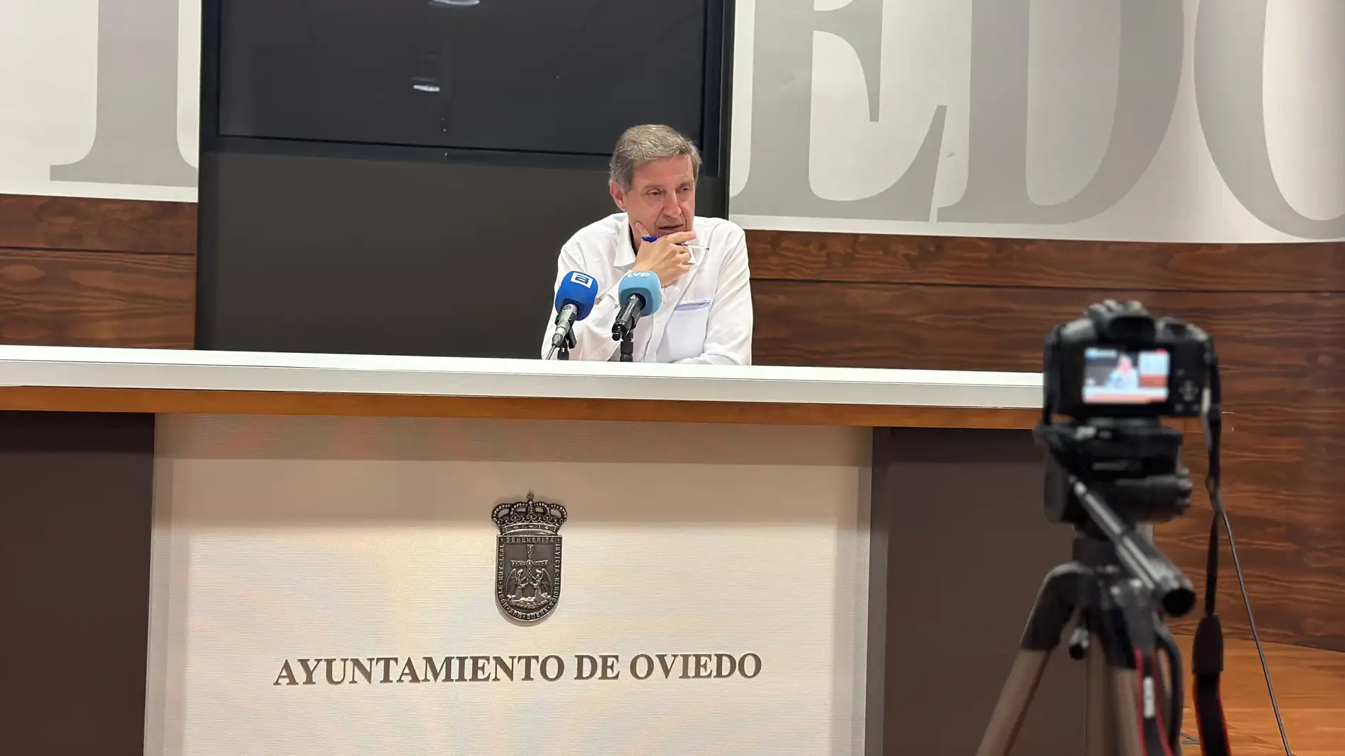 Carlos Fernández Llaneza. Carlos Fernández Llaneza.