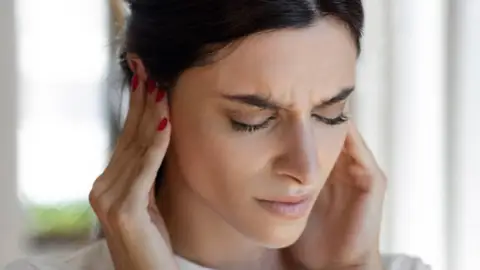 ¿Escuchas un pitido en el oído? Este es su significado, según un otorrinolaringólogo ¿Escuchas un pitido en el oído? Este es su significado, según un otorrinolaringólogo