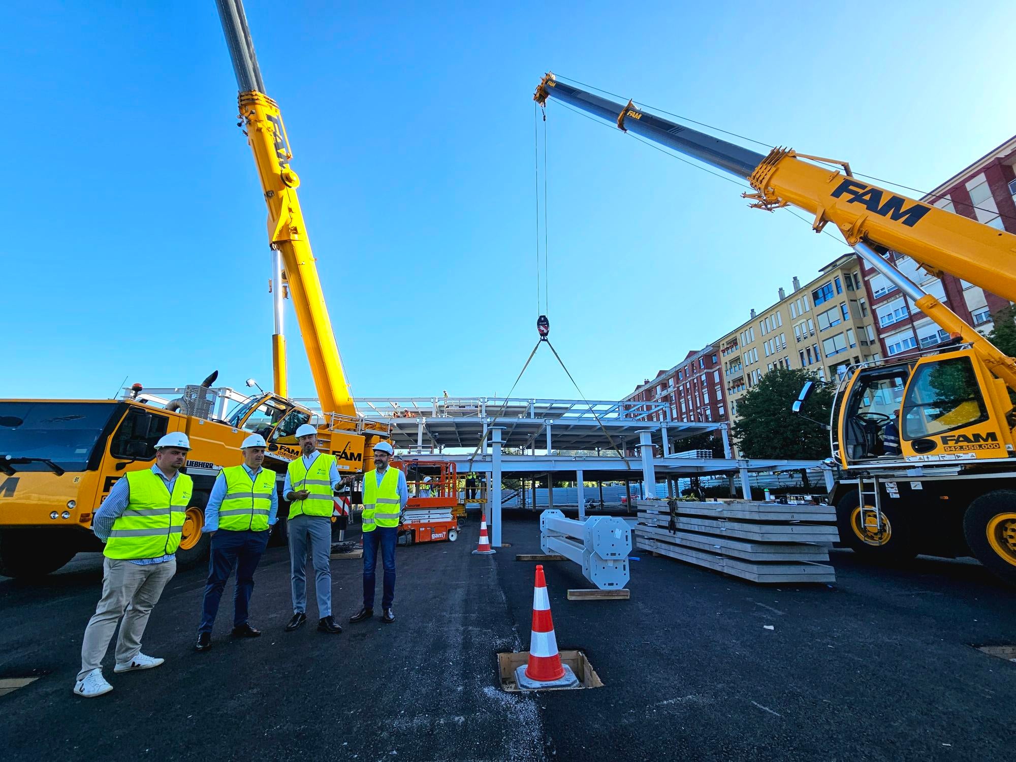 Torrelavega realiza una encuesta vecinal sobre el funcionamiento del aparcamiento gratuito de La Carmencita Torrelavega realiza una encuesta vecinal sobre el funcionamiento del aparcamiento gratuito de La Carmencita
