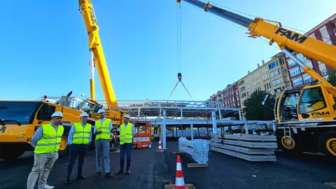El consejero de Fomento, Roberto Media, visita las obras del parking de La Carmencita junto al alcalde de Torrelavega, Javier López Estrada, y al concejal de Obras, José Luis Urraca El consejero de Fomento, Roberto Media, visita las obras del parking de La Carmencita junto al alcalde de Torrelavega, Javier López Estrada, y al concejal de Obras, José Luis Urraca