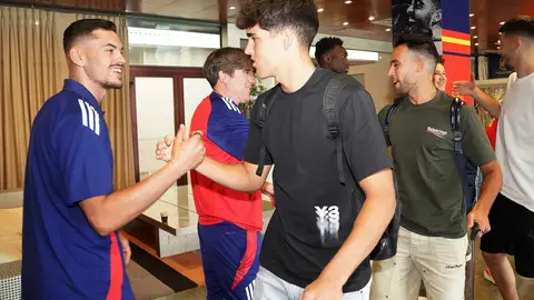 El central del FC Barcelona Pau Cubarsí y el resto de internacionales de la selección olímpica de fútbol han iniciado este lunes la concentración para preparar los Juegos de Paris 2024. El central del FC Barcelona Pau Cubarsí y el resto de internacionales de la selección olímpica de fútbol han iniciado este lunes la concentración para preparar los Juegos de Paris 2024.