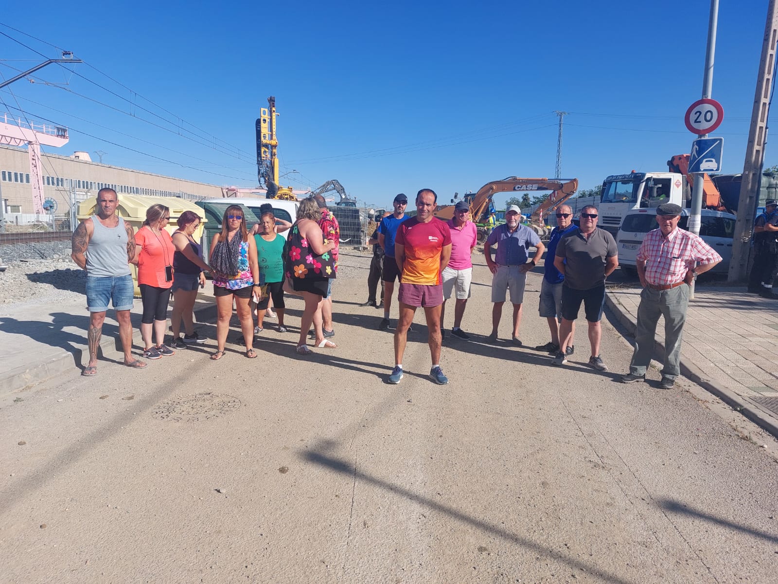 Los vecinos del Camino Viejo de Husillos paran sus protestas tras atender sus peticiones Los vecinos del Camino Viejo de Husillos paran sus protestas tras atender sus peticiones