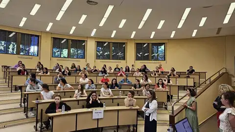 Casi el 65% de los opositores docentes han aprobado las pruebas de la convocatoria de oposiciones 2024 en Extremadura Casi el 65% de los opositores docentes han aprobado las pruebas de la convocatoria de oposiciones 2024 en Extremadura