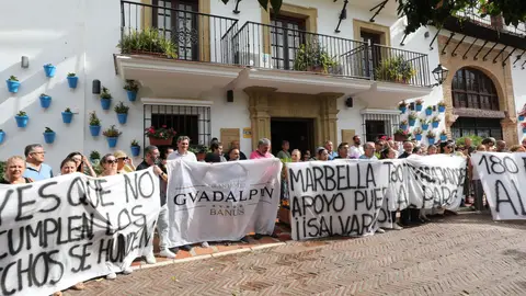 Concentración empleados Guadalpín Banús en el Ayuntamiento de Marbella Concentración empleados Guadalpín Banús en el Ayuntamiento de Marbella