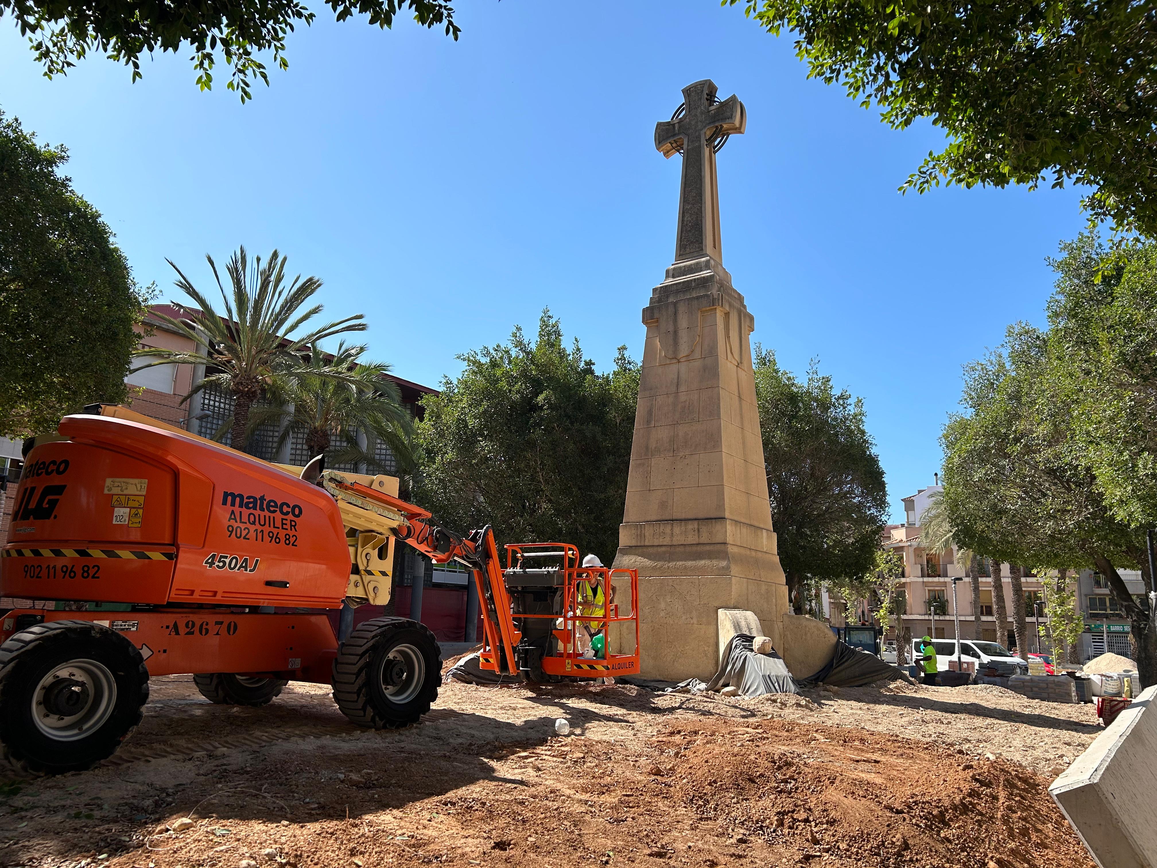 La renovada plaza del Paseo de Germanías de Elche estará lista tras el verano La renovada plaza del Paseo de Germanías de Elche estará lista tras el verano