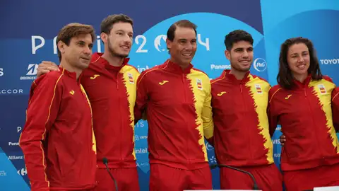 Los integrantes del equipo olímpico español de tenis David Ferrer, Pablo Carreño, Rafa Nadal, Carlos Alcaraz y Sara Sorribes, posan durante una rueda de prensa convocada por los integrantes del equipo olímpico español de tenis de cara a su participación en los Juegos Olímpicos de París 2024. Los integrantes del equipo olímpico español de tenis David Ferrer, Pablo Carreño, Rafa Nadal, Carlos Alcaraz y Sara Sorribes, posan durante una rueda de prensa convocada por los integrantes del equipo olímpico español de tenis de cara a su participación en los Juegos Olímpicos de París 2024.