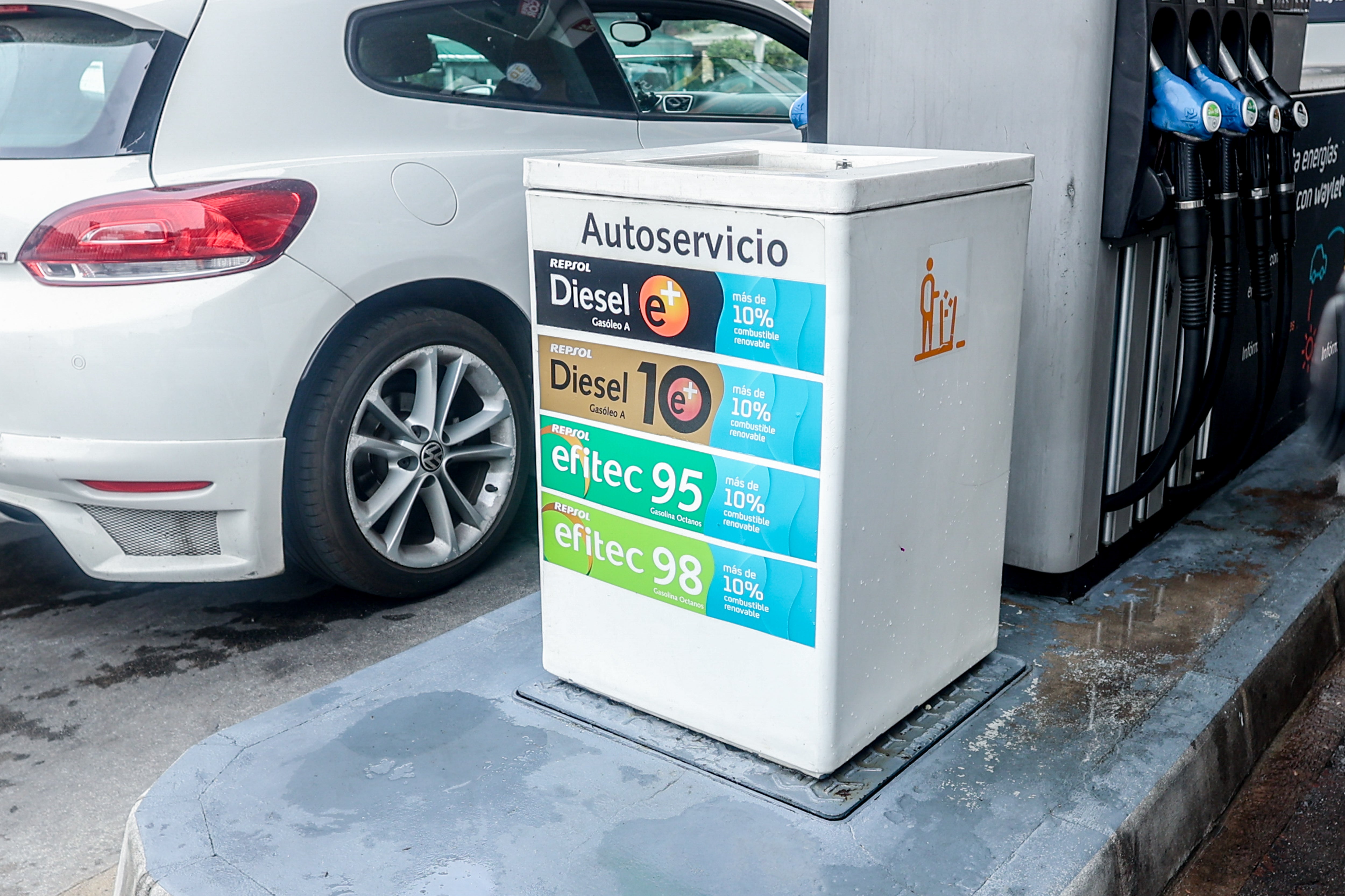 Echar gasolina hasta llenar el depósito o hacerlo poco a poco: ¿Qué es mejor para el coche? Echar gasolina hasta llenar el depósito o hacerlo poco a poco: ¿Qué es mejor para el coche?