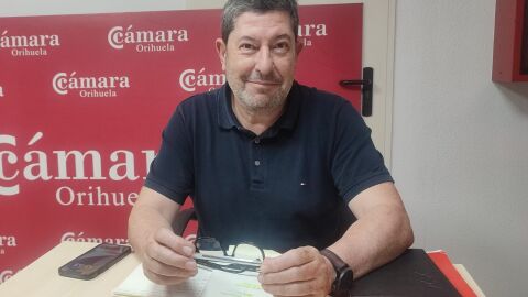 Mario Mart&iacute;nez, presidente de C&aacute;mara Orihuela, en la sede de la entidad durante de la entrevista