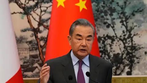 China apoya que Ucrania y Rusia negocien y pide buscar una "solución política" a la guerra China apoya que Ucrania y Rusia negocien y pide buscar una "solución política" a la guerra
