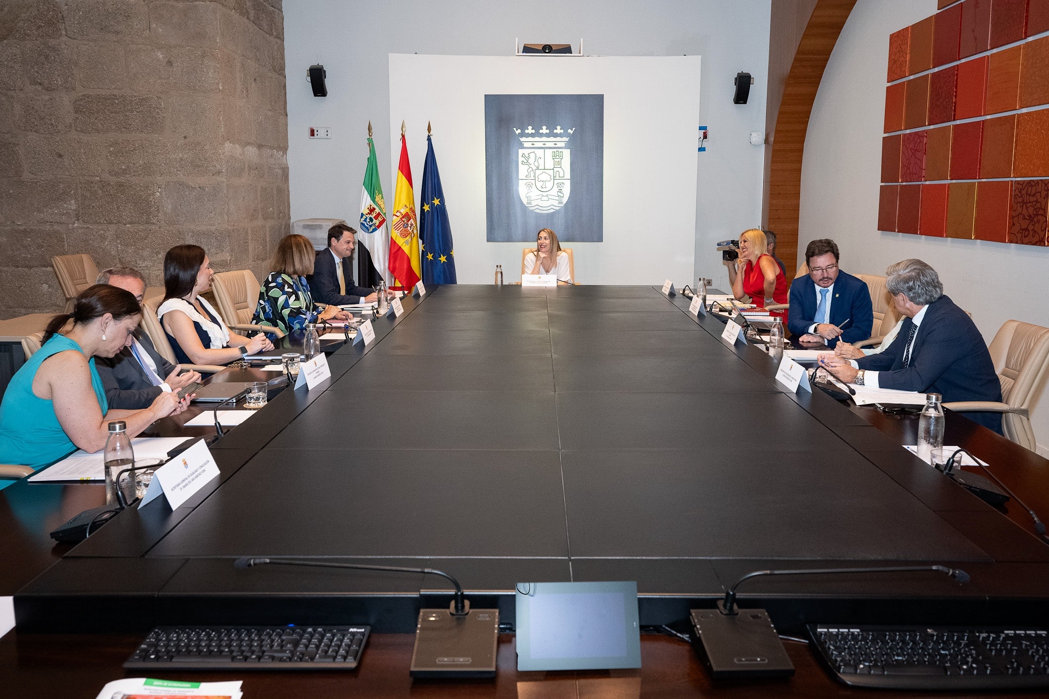 La Junta aprueba una ayuda de 2.000 euros anuales para enfermos de ELA en la región y diversas ayudas en materia de empleo La Junta aprueba una ayuda de 2.000 euros anuales para enfermos de ELA en la región y diversas ayudas en materia de empleo