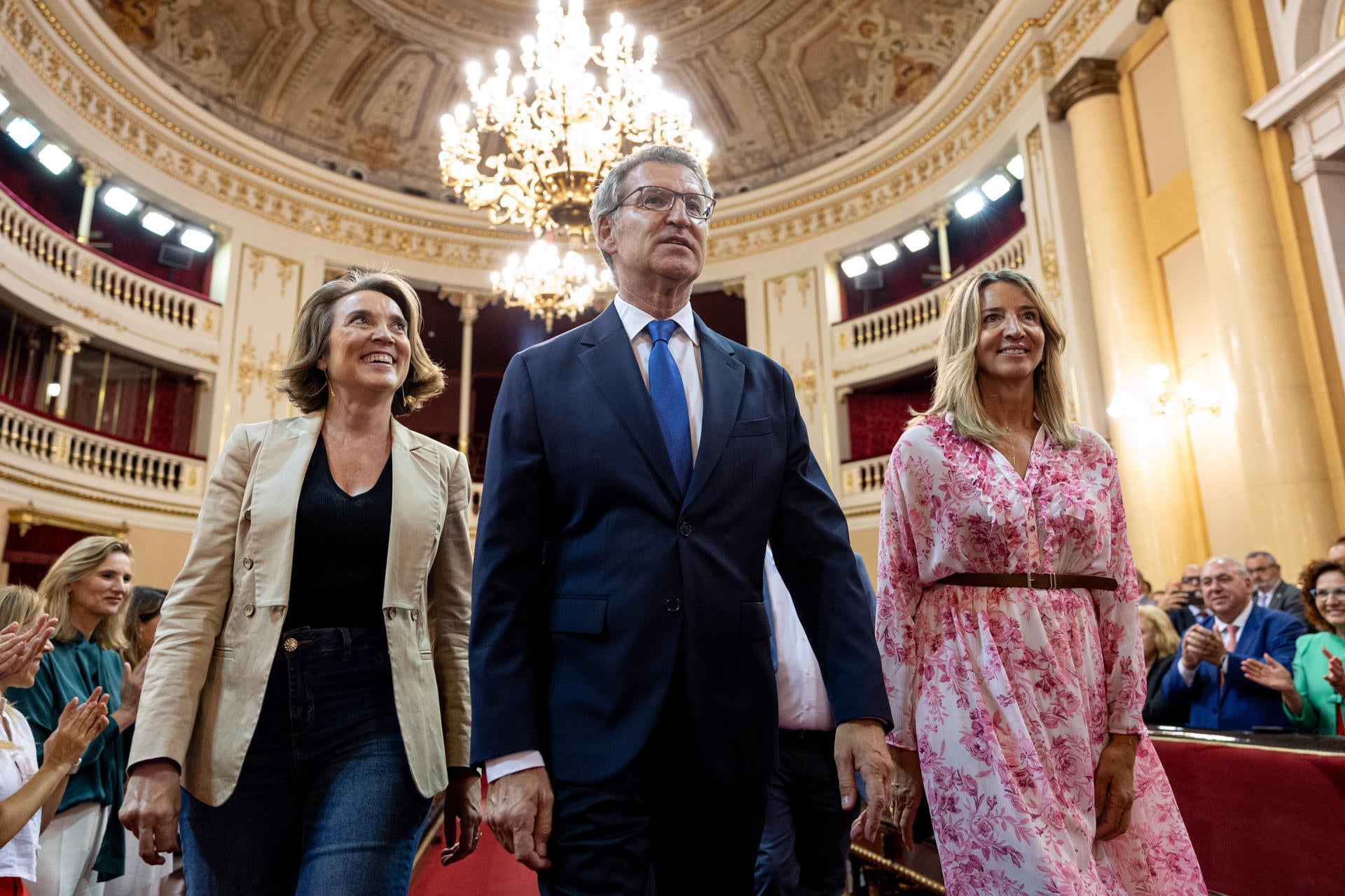 Feijóo pide investigar todos lo contratos de Igualdad del último año tras el cese de la directora del Instituto de las Mujeres Feijóo pide investigar todos lo contratos de Igualdad del último año tras el cese de la directora del Instituto de las Mujeres