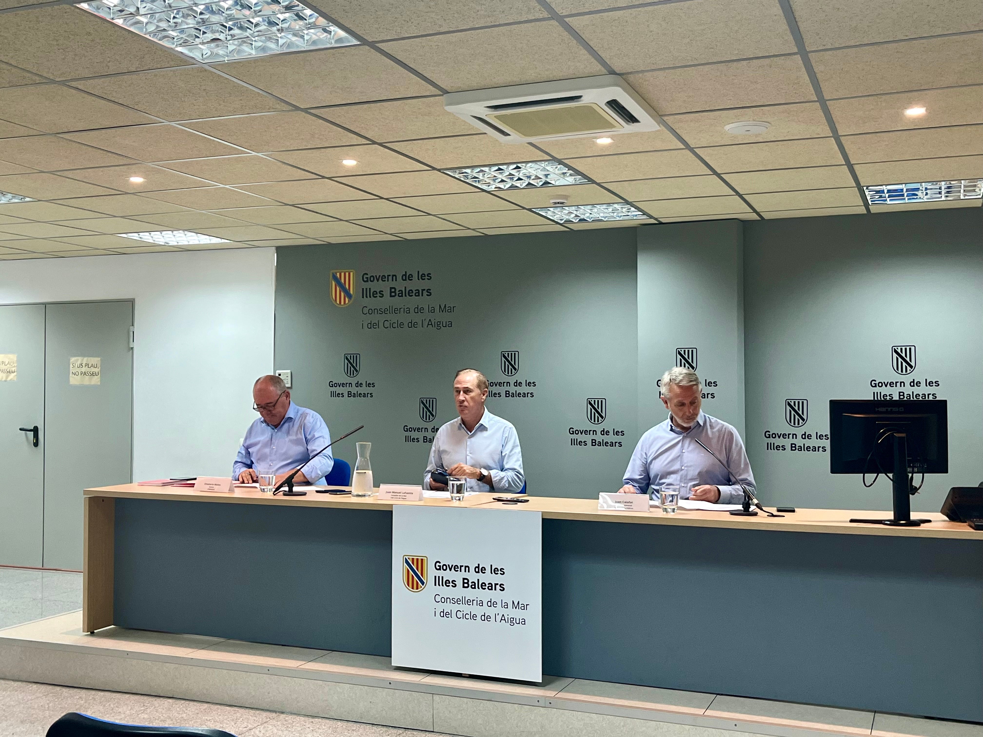 El Govern mantendrá las subvenciones a los municipios que recurran a camiones cisterna para garantizar el abastecimiento de agua El Govern mantendrá las subvenciones a los municipios que recurran a camiones cisterna para garantizar el abastecimiento de agua