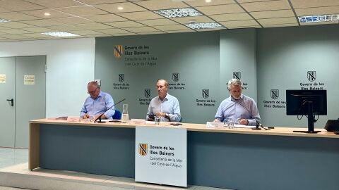 El conseller del Mar y Ciclo del Agua del Govern balear, Juan Manuel Lafuente, en rueda de prensa.