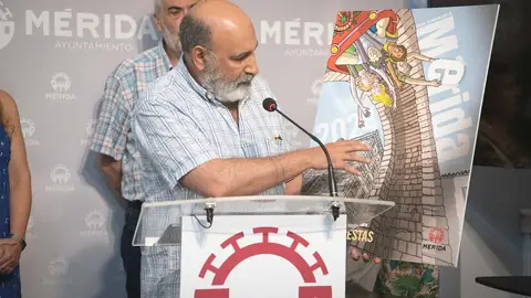 Una montaña rusa en el Arco de Trajano: la Feria de Mérida ya tiene cartel Una montaña rusa en el Arco de Trajano: la Feria de Mérida ya tiene cartel