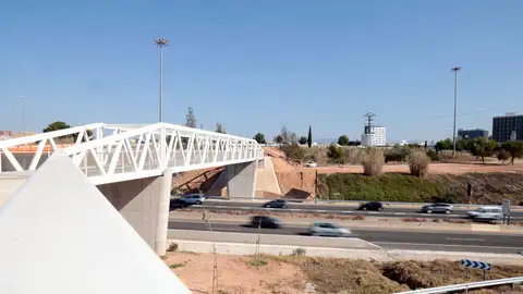 La vía cruza la CV-30 para favorecer la movilidad en Beninàmet La vía cruza la CV-30 para favorecer la movilidad en Beninàmet